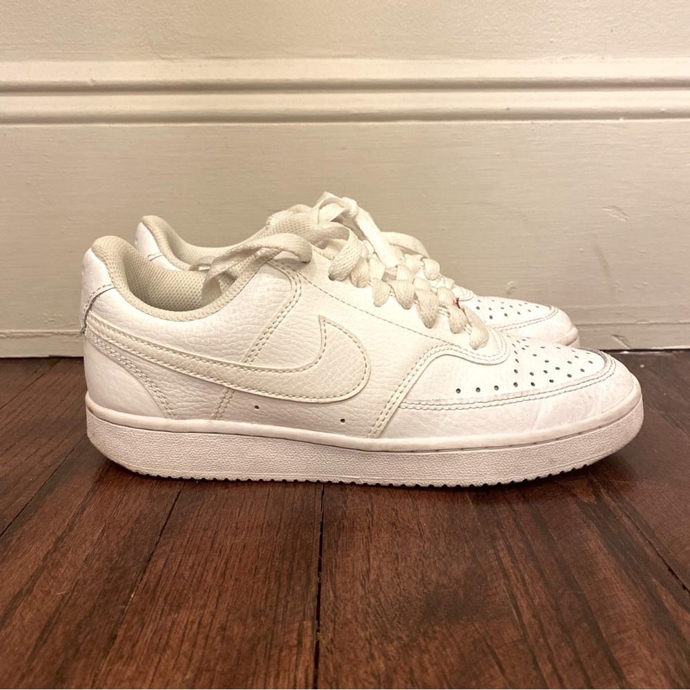Nike women’s court vision low Size 6w